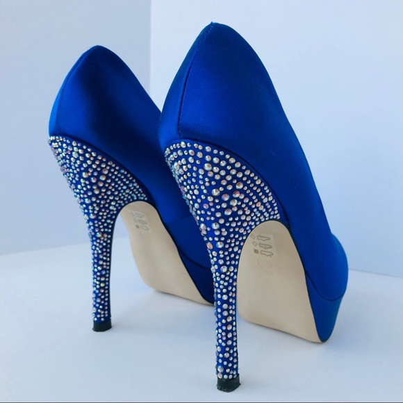 Steve Madden Blue Satin Partyy-R Heels Size: 6.5 - Picture 2 of 7
